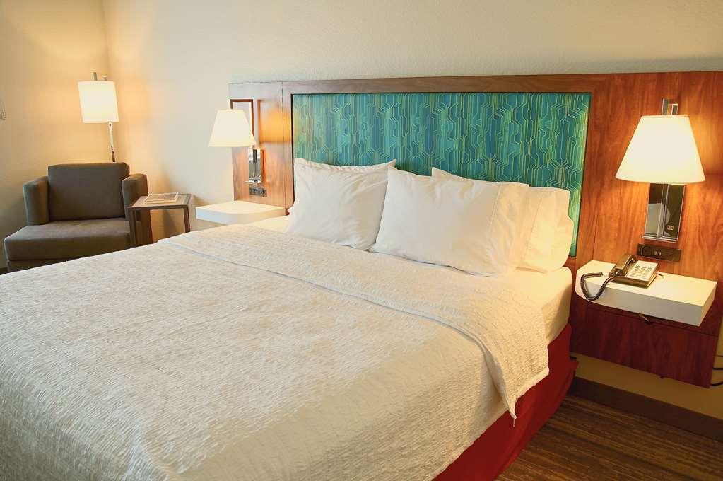 Hampton Inn & Suites קת'דרל סיטי חדר תמונה