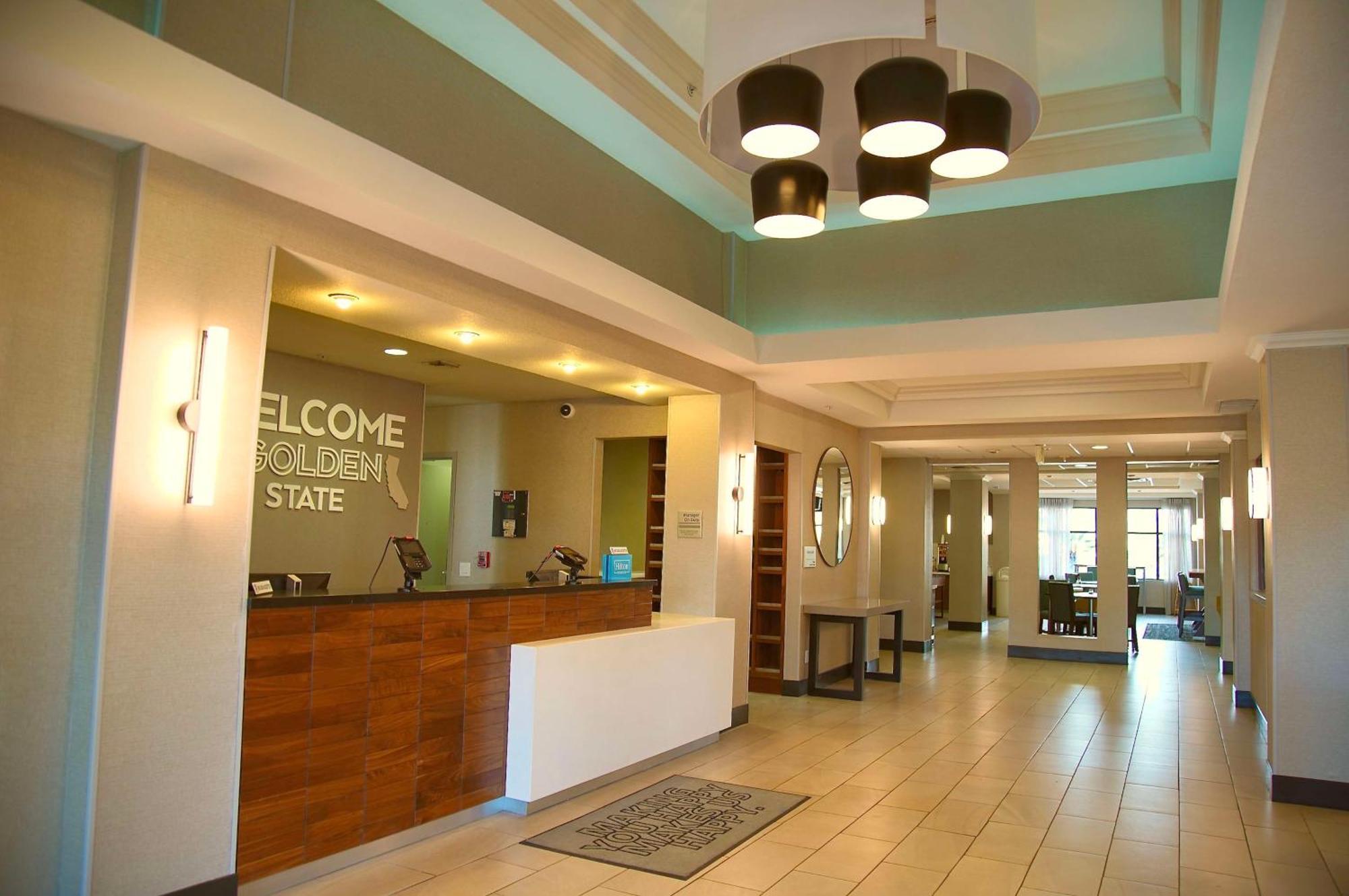 Hampton Inn & Suites קת'דרל סיטי מראה חיצוני תמונה